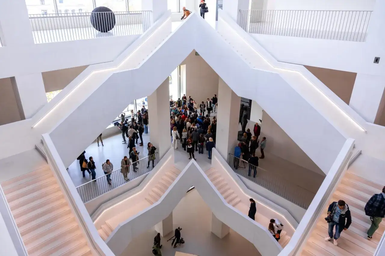 Warszawskie galerie sztuki nowoczesnej widok ogólny