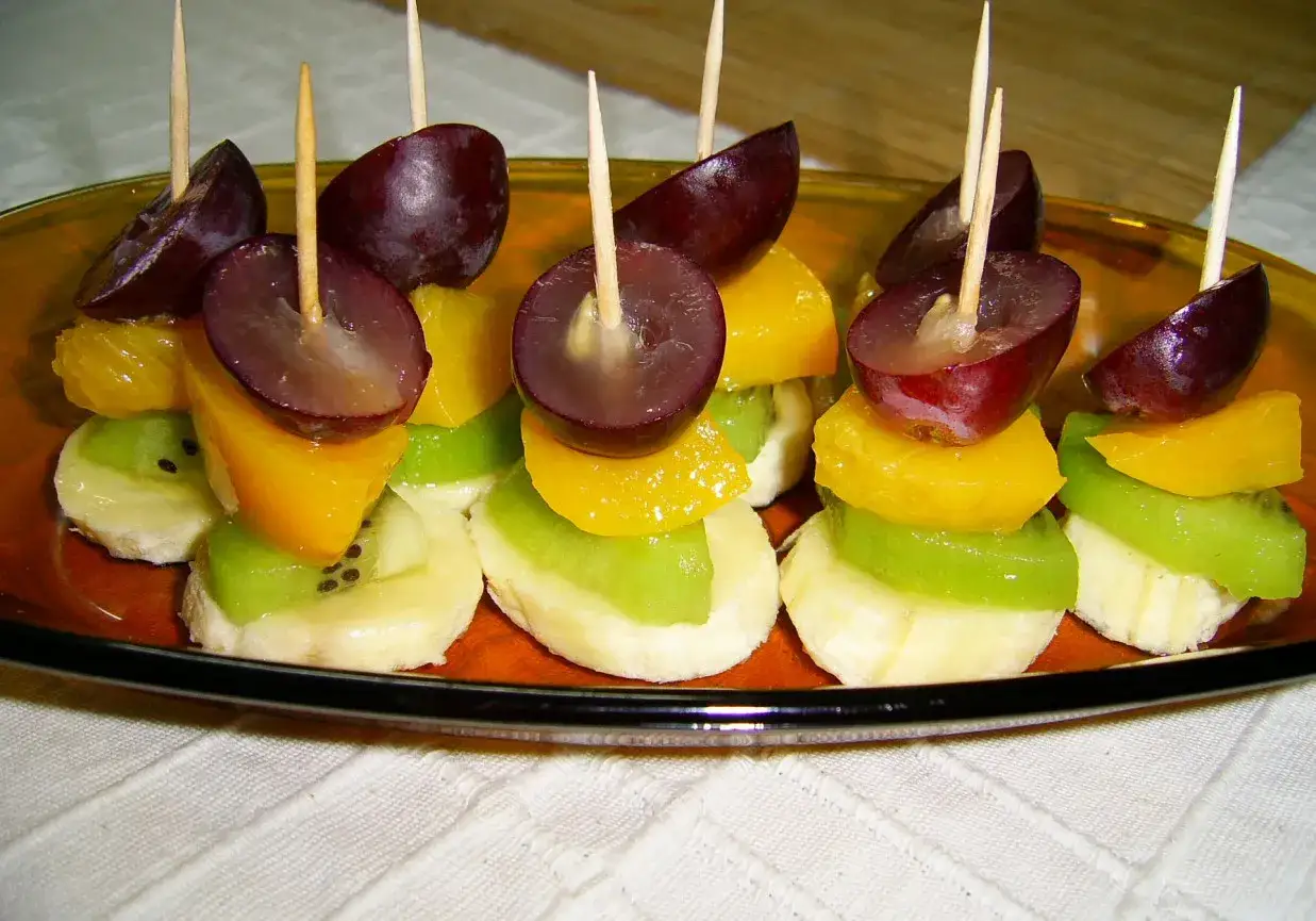 koreczki owocowe