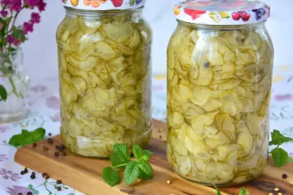 Zdjęcie Jak zrobić sałatkę szwedzką z ogórków - prosty przepis na smaczne danie