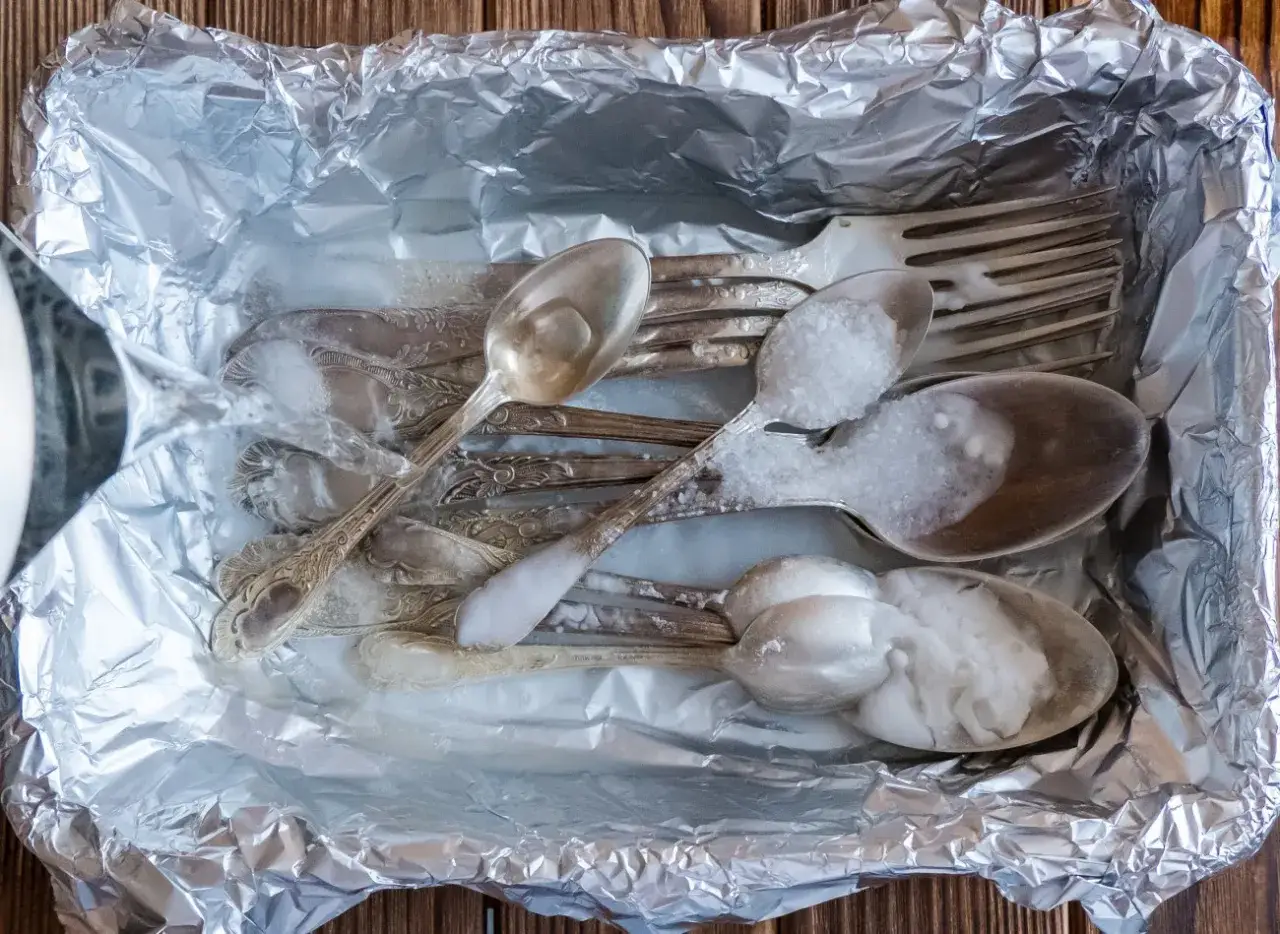 domowe czyszczenie srebra folią aluminiową składniki