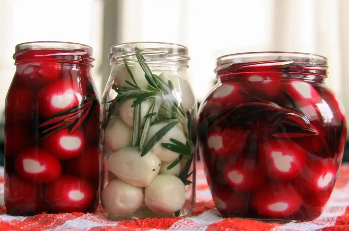 jajka marynowane w słoiku