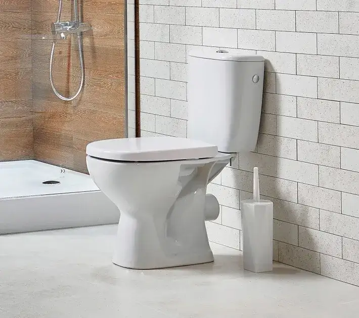 typowe błędy montaż WC kompakt przeciek pęknięta ceramika