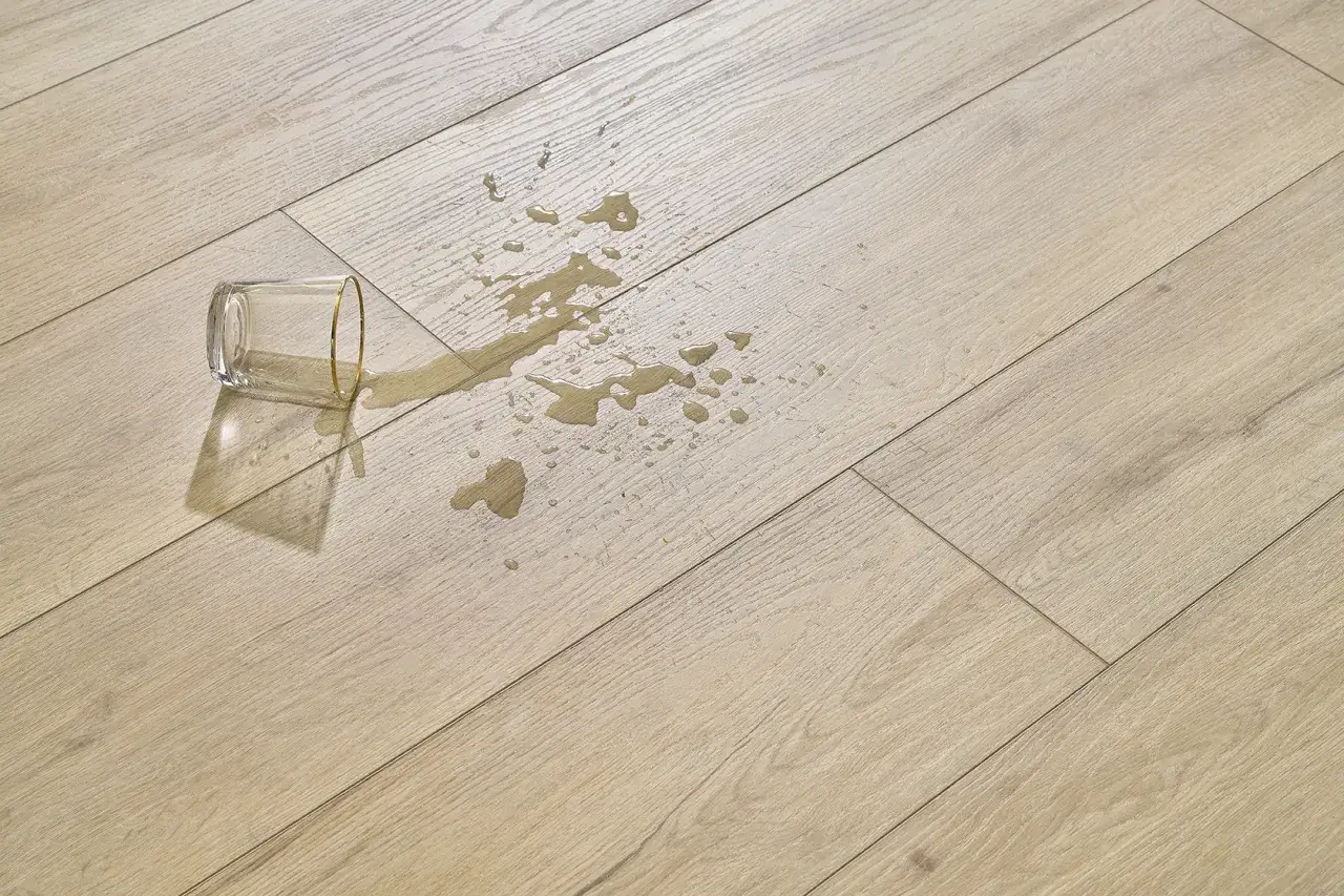 panele winylowe LVT w łazience imitacja drewna