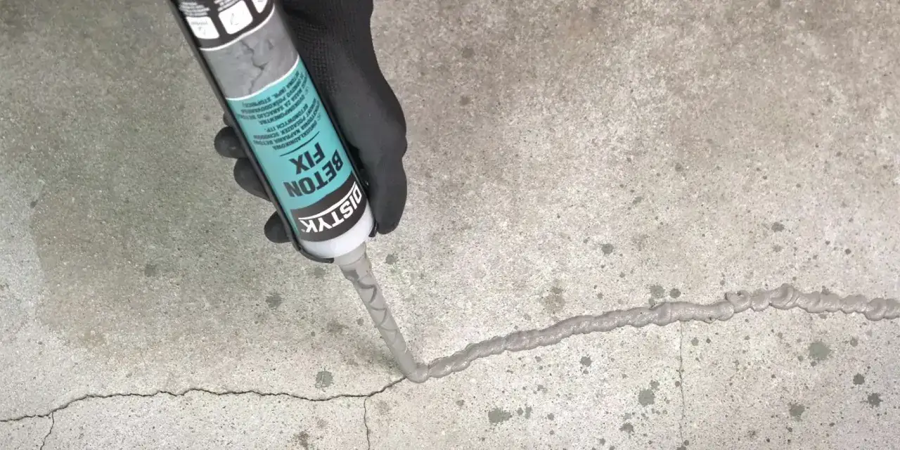 Pęknięcia w płocie betonowym przyczyny