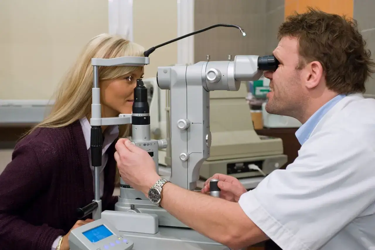 kapsulotomia YAG laser