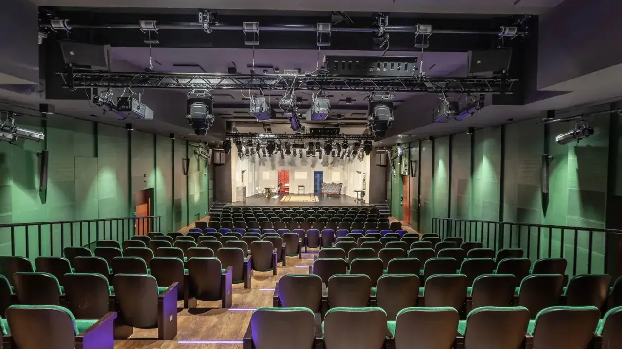 Widownia i scena Teatru Polskiego w Szczecinie. Kiedy otwarcie? Już wkrótce!