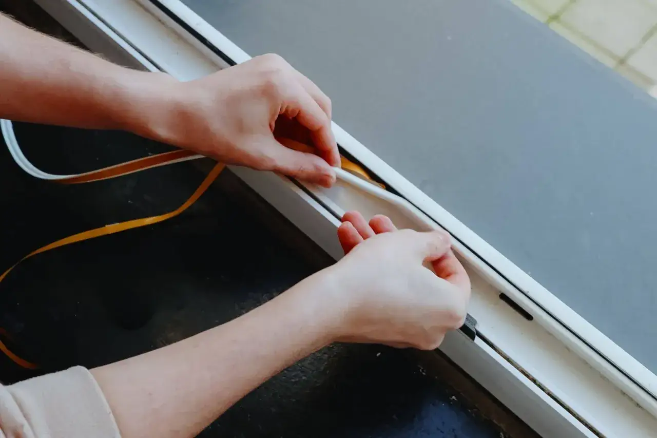 wymiana uszczelek w oknie krok po kroku