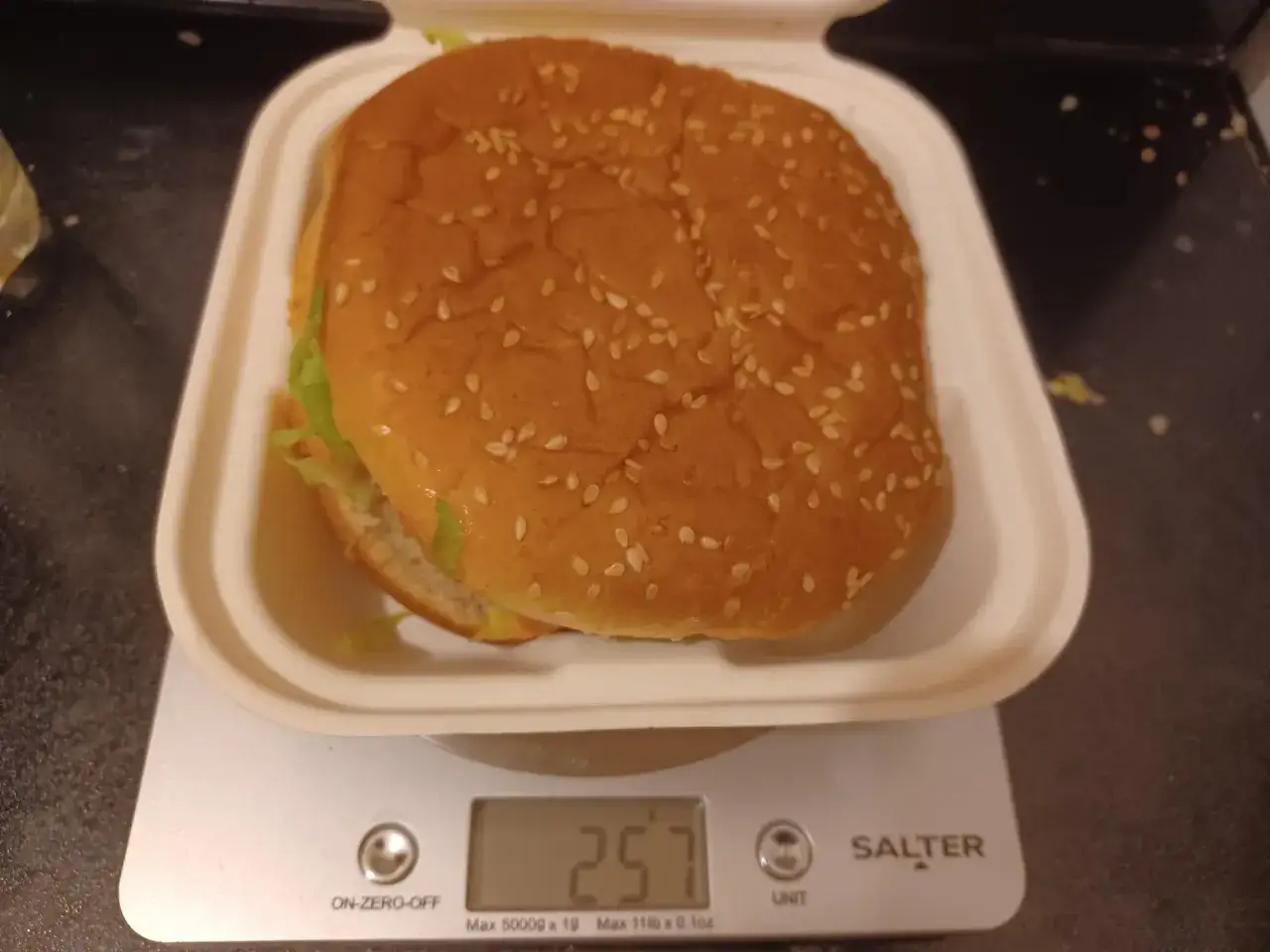 Zdjęcie Ile kcal ma burger z kurczakiem? Zaskakujące różnice w kaloriach