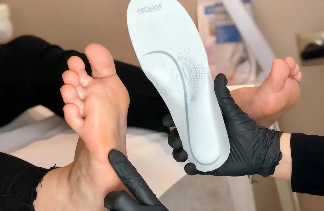 Ćwiczenia na haluksy, profilaktyka stóp, prawidłowe obuwie, wkładki ortopedyczne