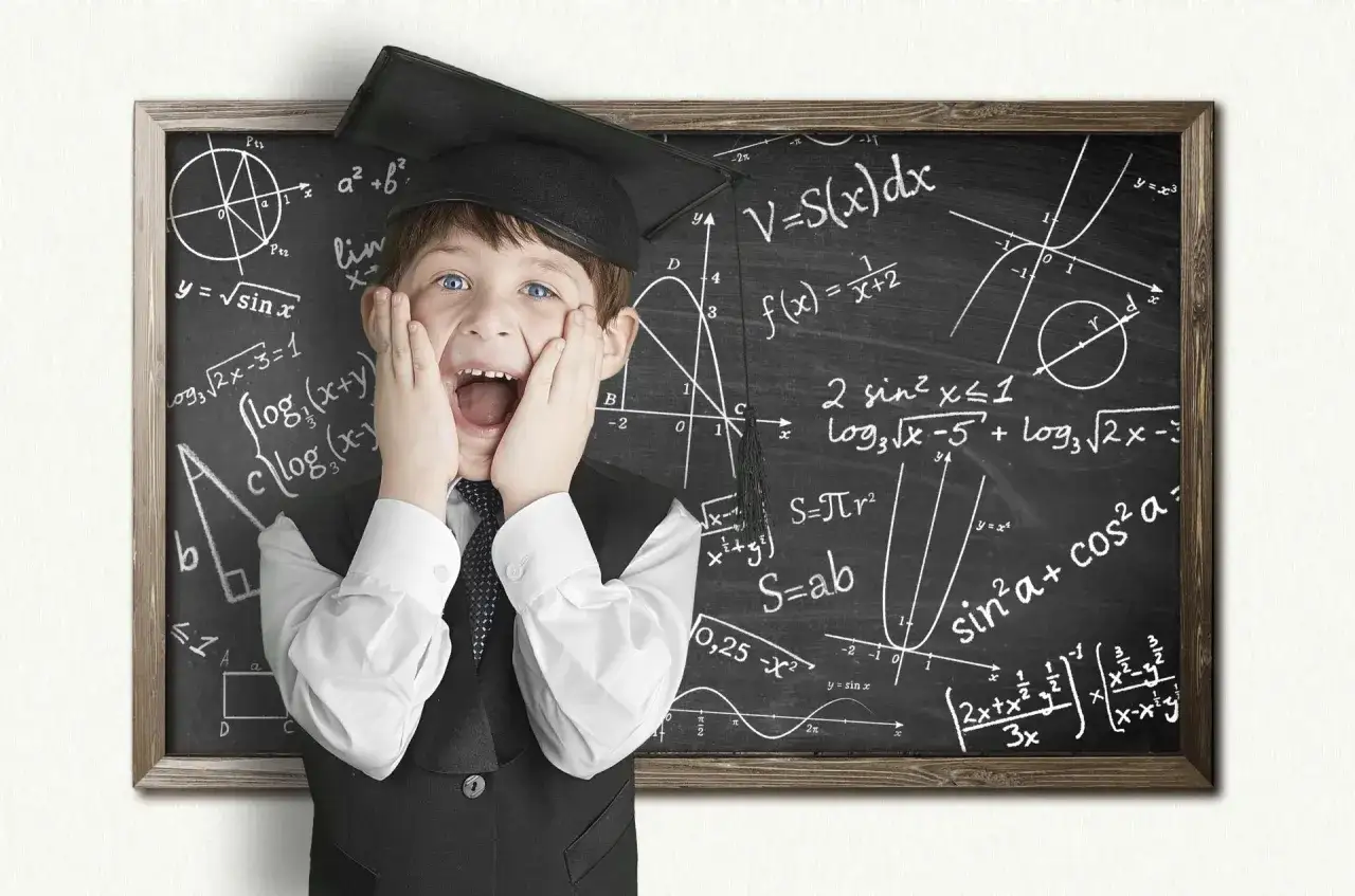 Dziecko zafascynowane matematyką poza szkołą