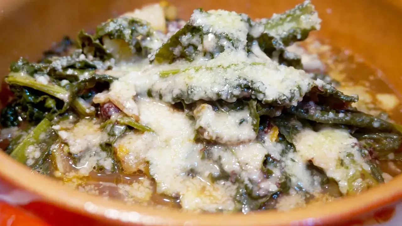 minestra di cavolo nero tradizionale toscana fumante