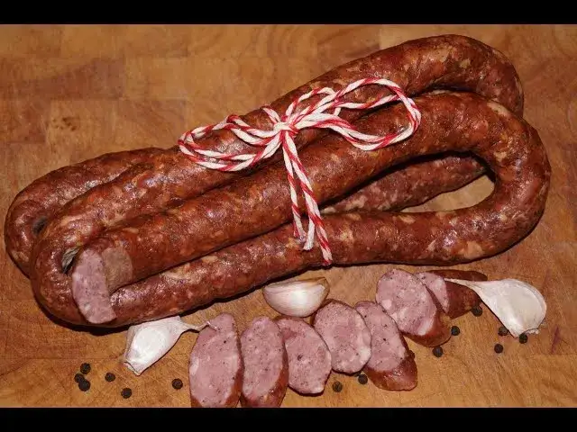 składniki na kiełbasę z jelenia