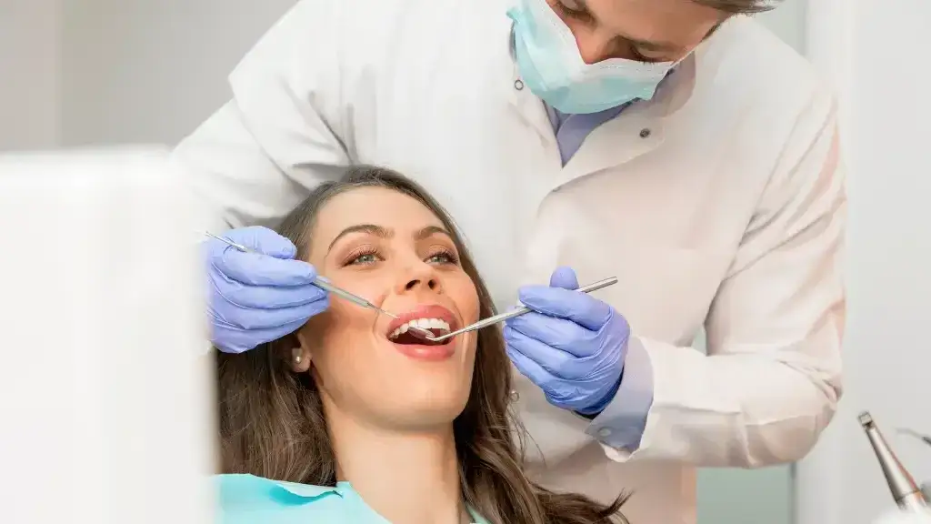 dentysta przegląd zębów profilaktyka co 6 miesięcy