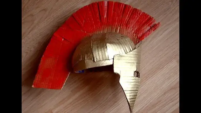 DIY hełm spartański dla dziecka z kartonu