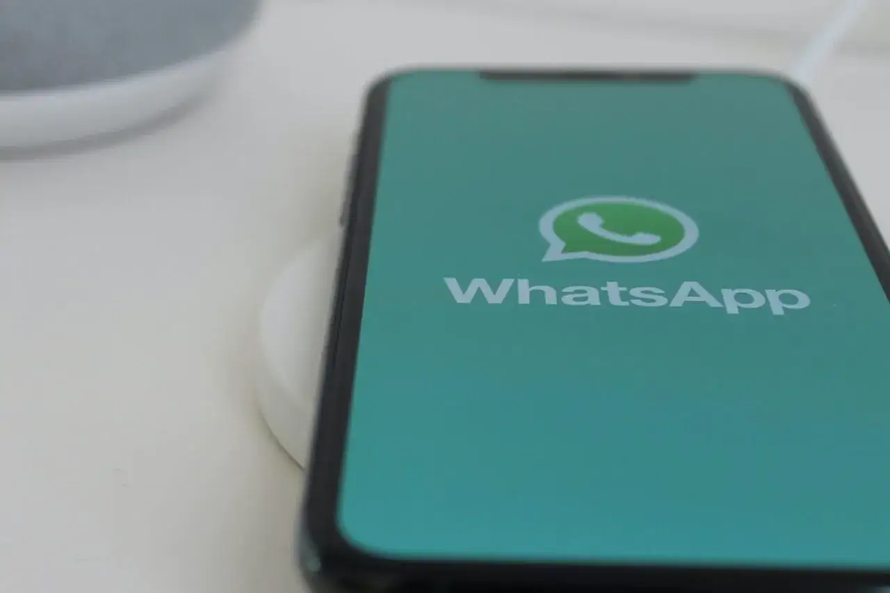 Zdjęcie Jak zainstalować WhatsApp w telefonie - prosty poradnik krok po kroku