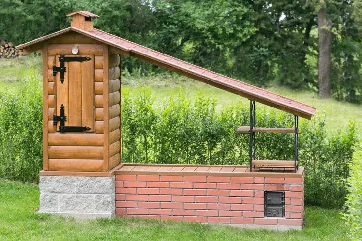 Wędzarnia ogrodowa gotowa vs DIY