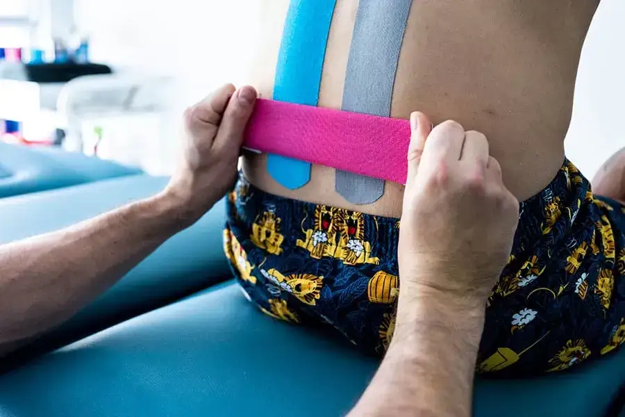 Kinesiotaping aplikacje na ciele