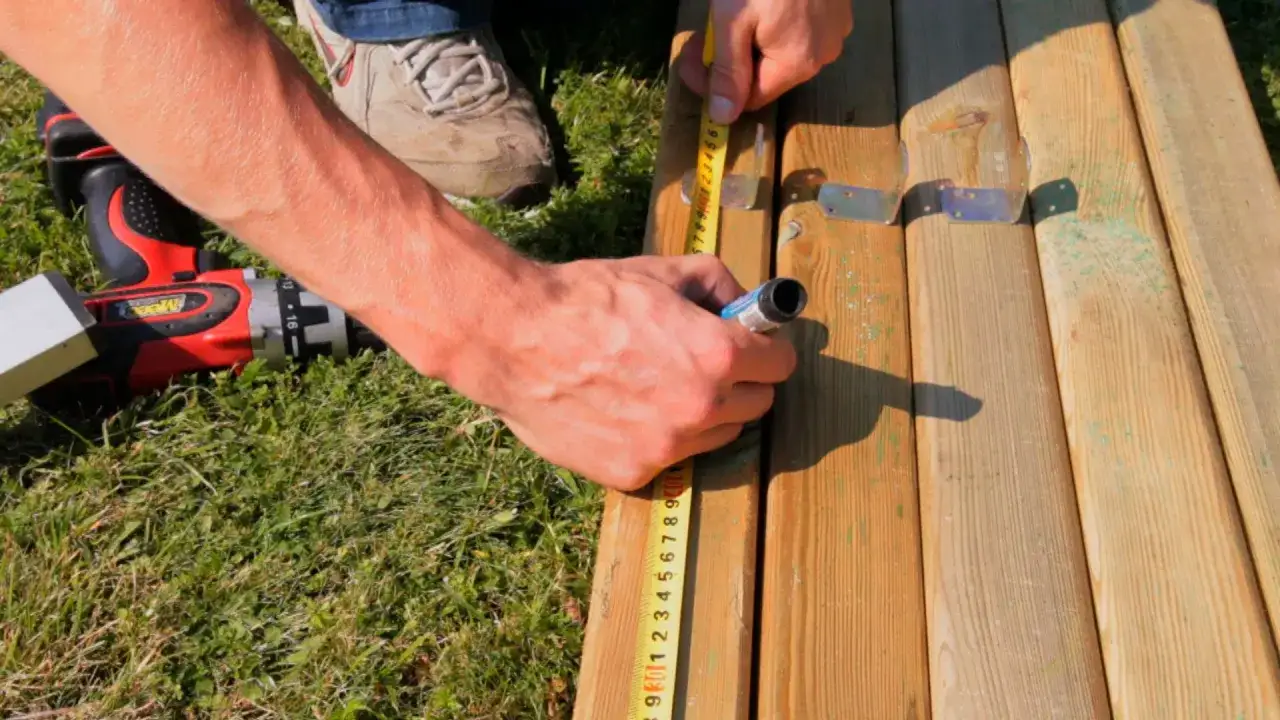 Narzędzia do montażu płotu lamelowego