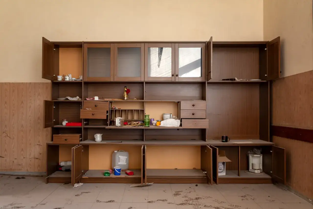 Przygotowanie meblościanki do renowacji