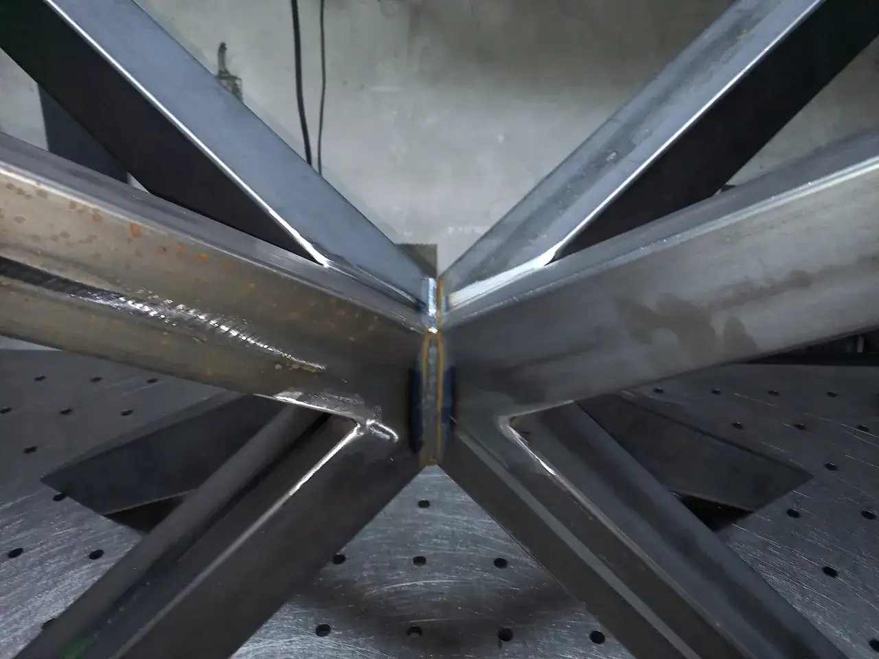 spawanie nogi pająk do stołu