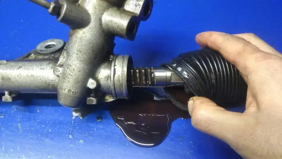 Wyciek płynu wspomagania kierownicy