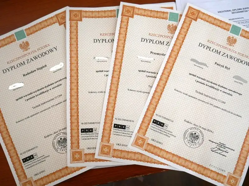 dyplom technikum i kalendarz