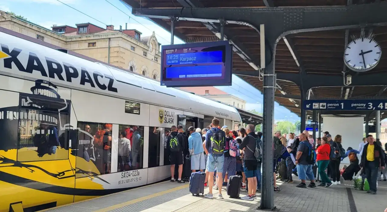 Zdjęcie Jak dojechać do Karpacza pociągiem? Sprawdź, co musisz wiedzieć