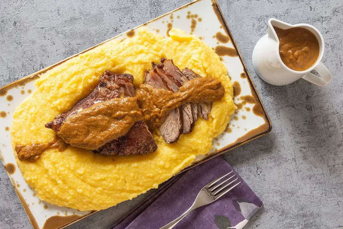 Piatti di carne invernali tradizionali italiani