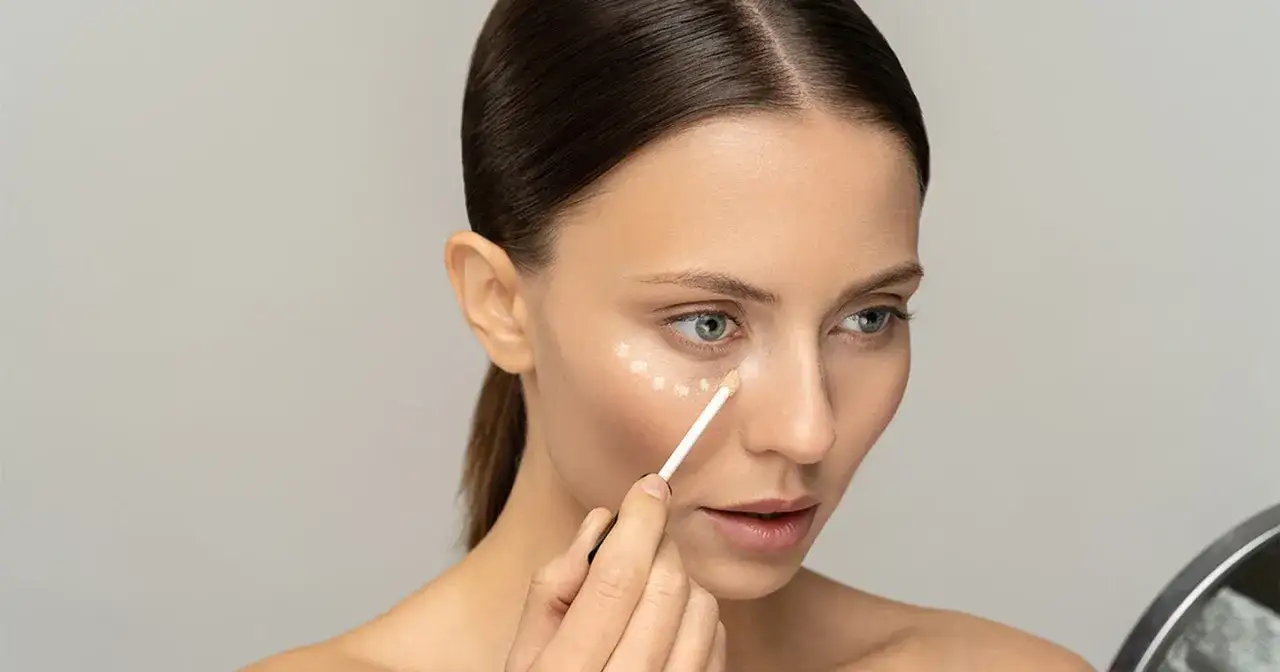 techniki aplikacji korektora pod oczy, narzędzia do korektora