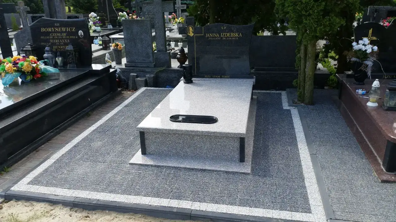 Zdjęcie Ile kosztuje ułożenie kostki brukowej na cmentarzu? Zaskakujące ceny!