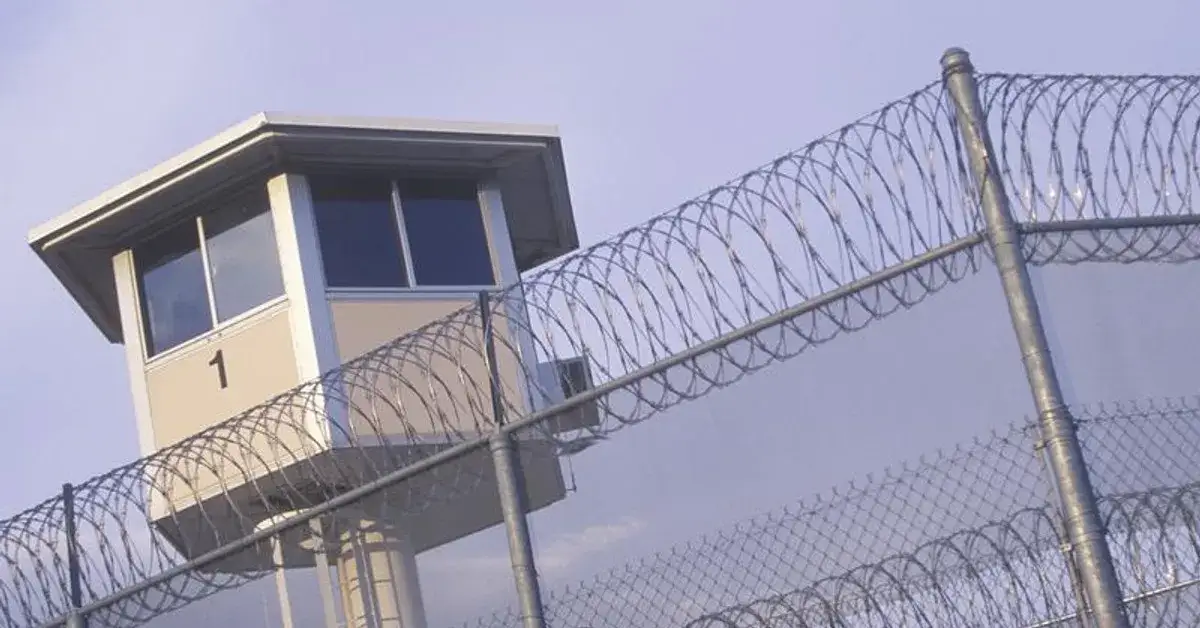 Zdjęcie Czy zabierać dziecko do zakładu karnego? Przepisy i ważne informacje