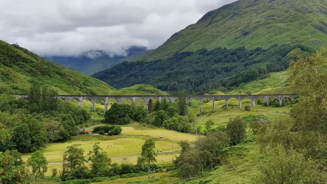 Zdjęcie W jakim kraju jest hogwart? Odkryj tajemnice Szkocji w Harrym Potterze