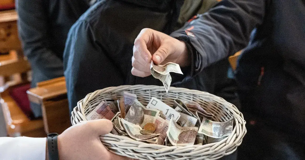 Zdjęcie Ile zarabia organista w kościele? Zaskakujące fakty o wynagrodzeniu