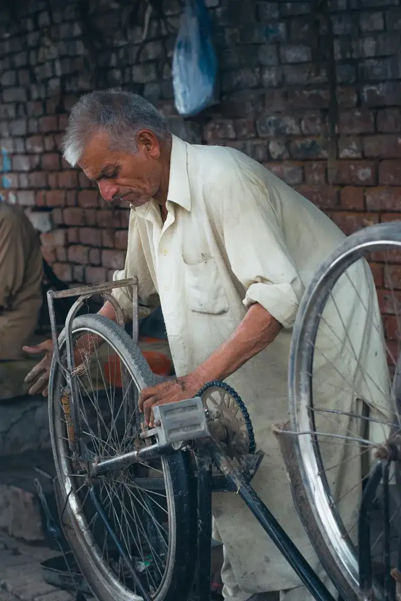 Zdjęcie Ile kosztuje centrowanie koła roweru? Sprawdź ceny i lokalizacje usług