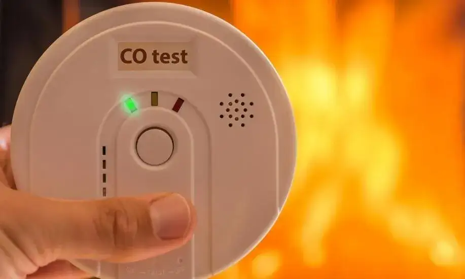 Zdjęcie Czujnik czadu pika co jakiś czas – co to oznacza i jak reagować