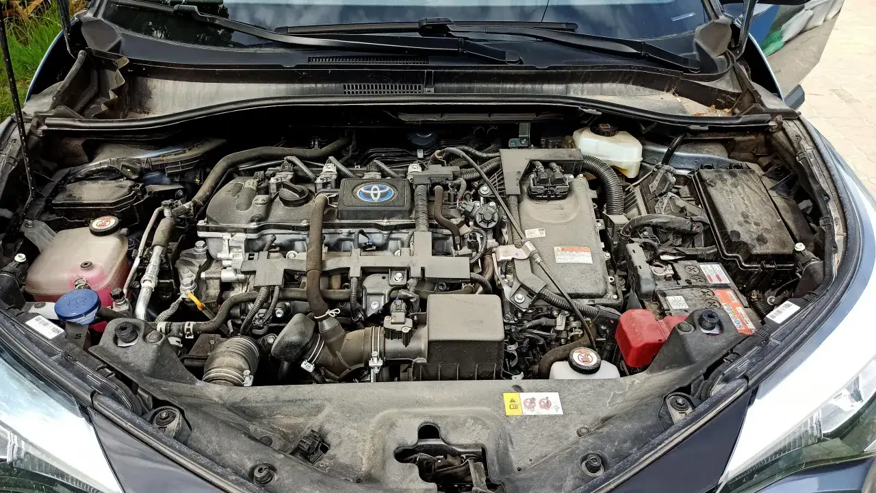 Zdjęcie Jak uruchomić silnik w Toyota Auris Hybrid - uniknij problemów z odpaleniem