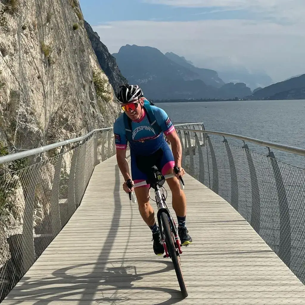 Zdjęcie Najlepsze trasy rowerowe wokół jeziora Garda – odkryj piękno regionu