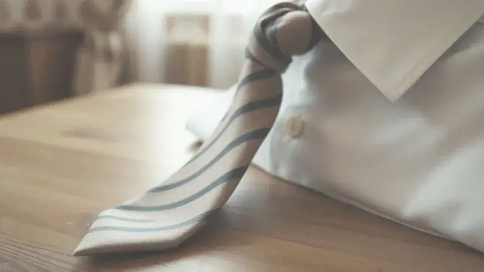 Zdjęcie Jak zawiązać krawat na gumce, aby był wygodny i stylowy dla dziecka