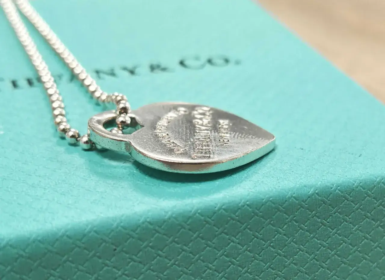 Zdjęcie Tiffany &amp; Co łańcuszek naszyjnik z serduszkiem – elegancja na każdą okazję
