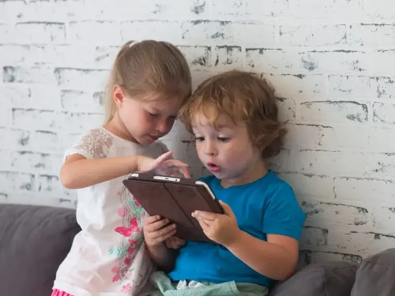 Zdjęcie Jak telefon komórkowy wpływa na rozwój dziecka i jakie są zagrożenia