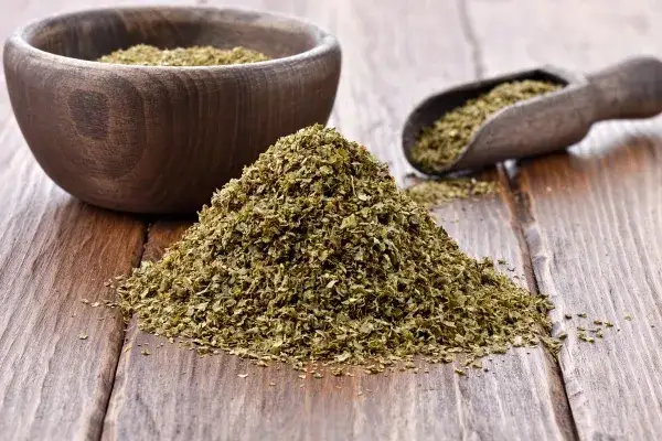 Zdjęcie Napar z majeranku na kaszel: prosty przepis na domowe leczenie