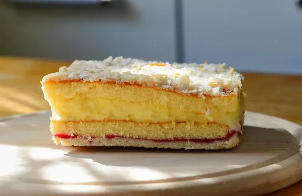 Zdjęcie Czy wyjmować ciasto z piekarnika po upieczeniu, aby nie opadło?