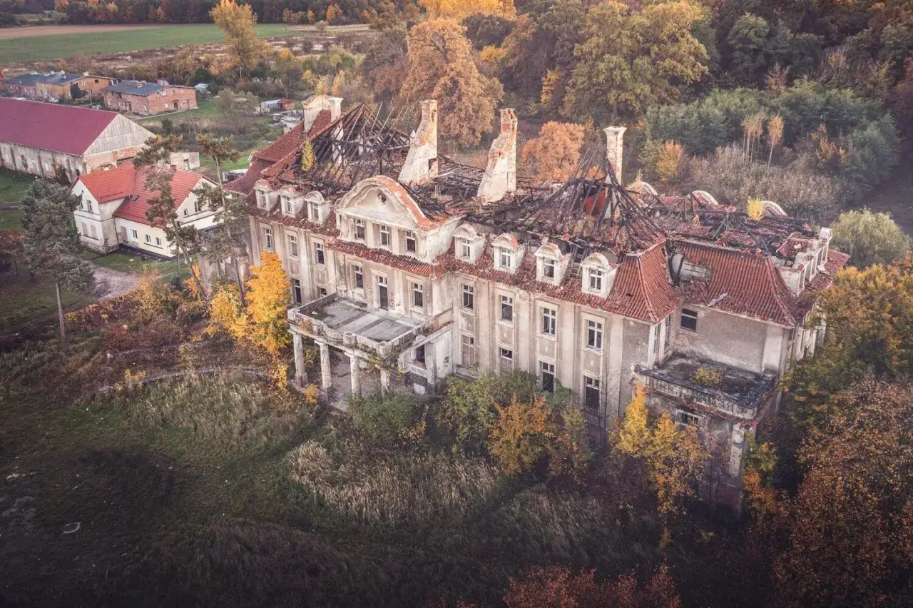 Zdjęcie Zabytkowy pałac w Bełczu Wielkim: fascynująca historia dolnośląskiej perły