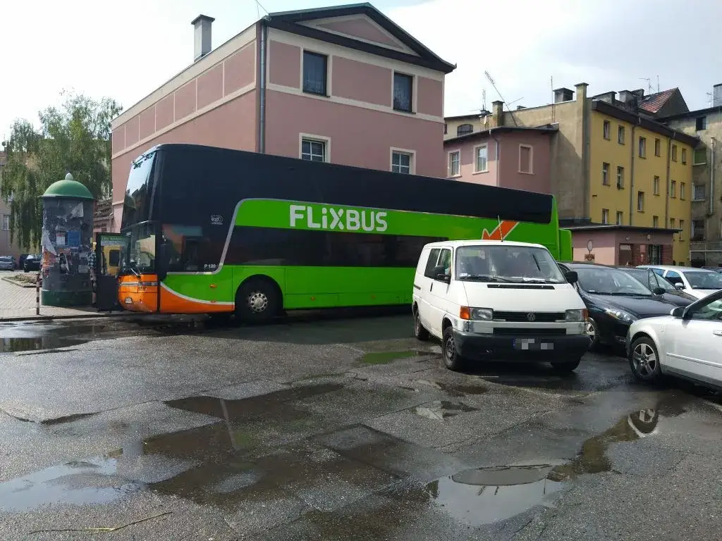 Zdjęcie Skąd odjeżdża flixbus w Nysie? Znajdź idealny przystanek już teraz