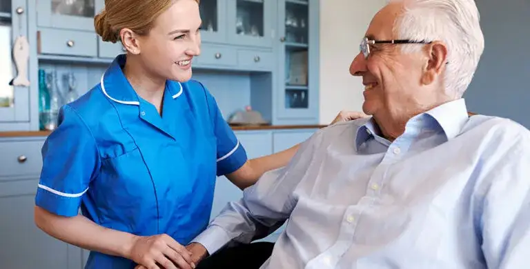 Zdjęcie Opiekunka środowiskowa: gdzie może pracować i jakie ma możliwości?