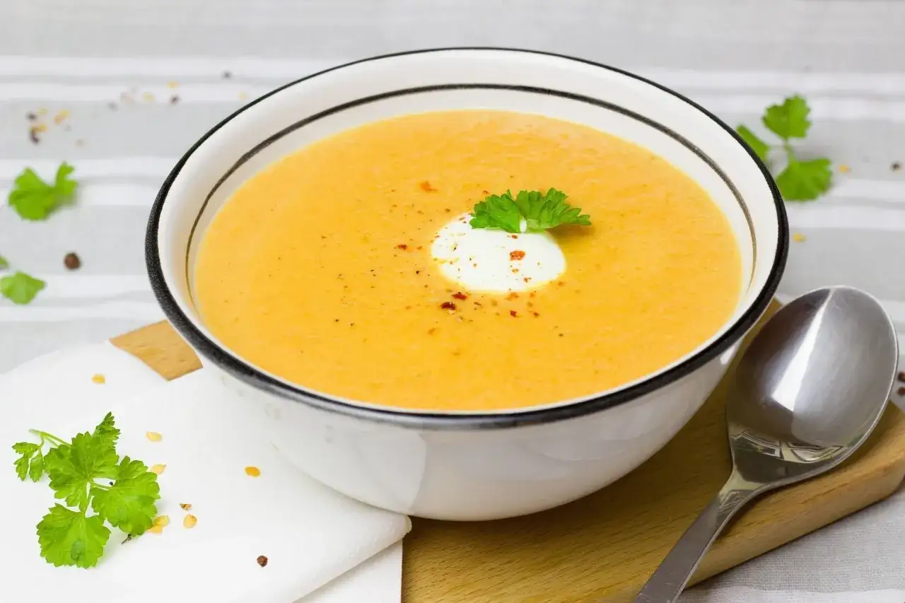 Soupe aux 7 légumes fraîche et colorée