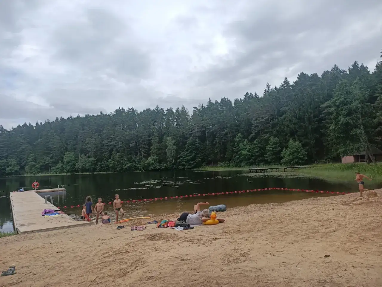Plaża Jezioro Czarne Płoty pomost