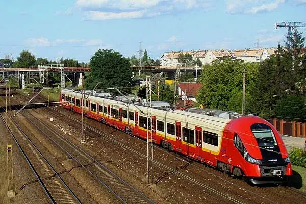 Pociąg SKM S1 na stacji