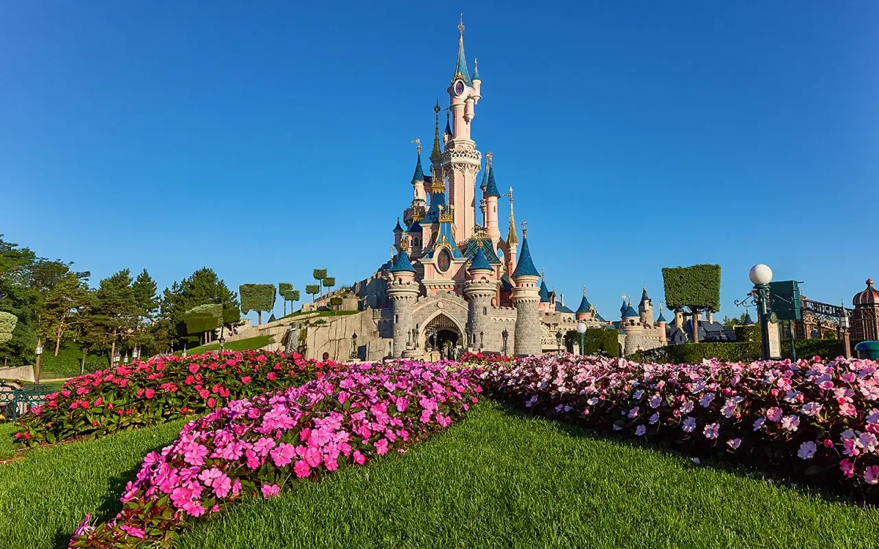 Disneyland Paris zamek Śpiącej Kr&oacute;lewny