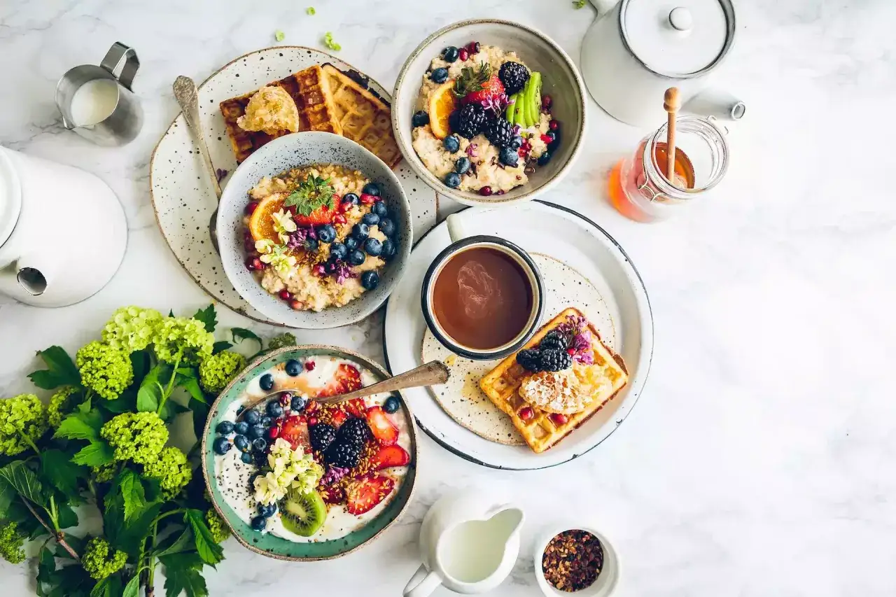 Variedad de desayunos saludables para deportistas
